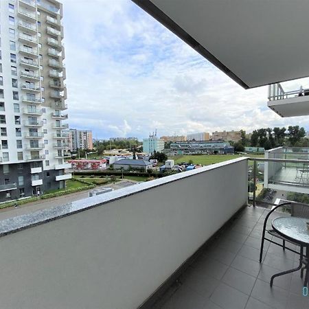 Milky Apartment With Balcony - 3 Km To Baltic Sea Gdansk Bagian luar foto